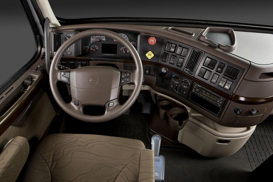 Торпедо Volvo VNL 780 2002 года  (фото 1 из 5)
